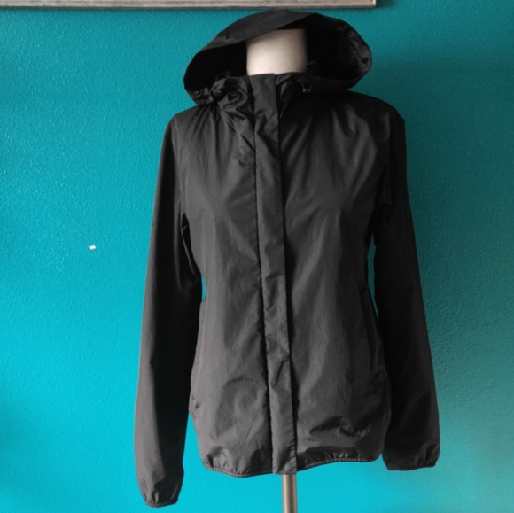 Uni Qlo windbreaker - Picture 1 of 6